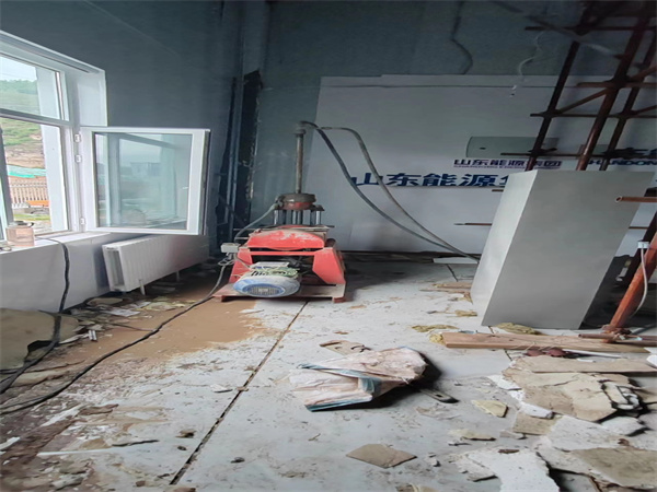 南林乡地基基础下沉墙体裂缝加固注浆顶升施工