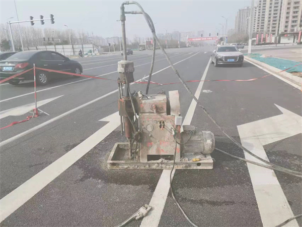 南林乡公路路面下沉沉降开裂注浆加固施工